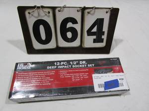 lot 64 image: Iron Horse 12 pc 12 Drive Deep Impact Socket Set