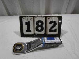 lot 182 image: Reese 2 Ball Mount Receiver