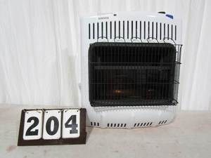 lot 204 image: Mr. Heater 20K BTU Natural Gas Heater
