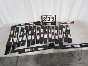 lot 239 image: Lawn Mower Blades - Assortment