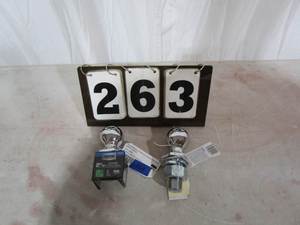 lot 263 image: Reese 2-516 Trailer Hitch Balls