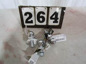 lot 264 image: Reese 1-78 Trailer Hitch Balls