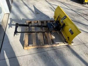 lot 12 image: JOHN DEERE 48 FRONT BLADE