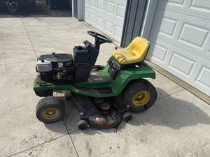 lot 9 image: JOHN DEERE STX38 LAWN TRACTOR