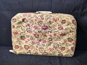 lot 16 image: Vintage Floral Tapestry Suitcase with Sturdy Handle