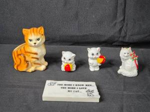 lot 26 image: Collection of 3 Ceramic Cat Figurines with Humorous Marble Plaque