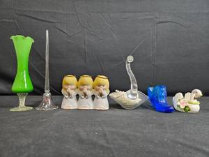 lot 39 image: Collection of Vintage Decorative Glass and Ceramic Figurines