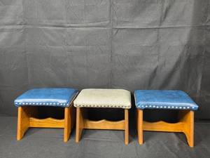 lot 43 image: Set of 3 Triangular Footstools with Studded Upholstery - 8t x 11w each
