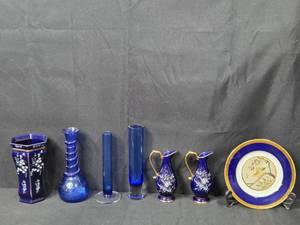 lot 47 image: Collection of Cobalt Blue Decorative Glass Items with Chokin Art Plate