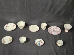 lot 48 image: Assorted Set of 5 Vintage Tea Cups and Saucers
