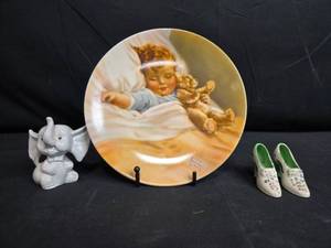 lot 55 image: Collection of 3 Decorative Plates and Ceramic Figurines