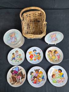 lot 69 image: Collection of Avon 5 Mothers Day Commemorative Plates with Basket