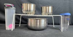 lot 119 image: Set of 3 Stainless Steel Mixing Bowls and 2 Drinkware Cups
