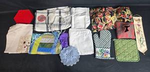 lot 135 image: Assorted Collection of Textiles and Kitchen Linens