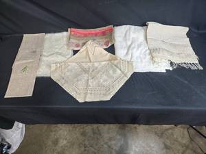 lot 136 image: Collection of Assorted Vintage Blankets and Fabrics