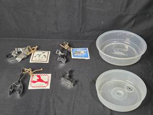 lot 142 image: Set of 4 Animal Shaped Cookie Cutters and 2 Plastic Containers