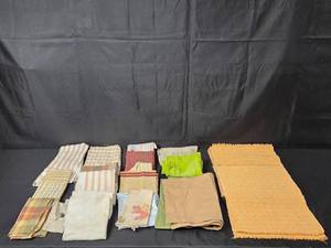 lot 157 image: Collection of Assorted Vintage Table Linens