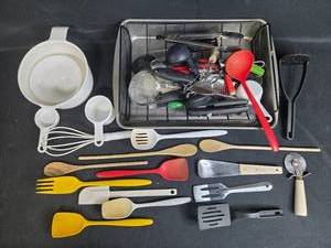 lot 172 image: Assorted Kitchen Utensils and Baking Tools Collection