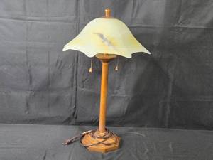 lot 177 image: Vintage Style Electric Table Lamp with Glass Shade