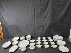 lot 191 image: Vintage Porcelain Dinnerware Set teacups, Bowls, Dinner Plates, and More