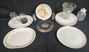 lot 197 image: Mixed Collection of Vintage and Modern Tableware