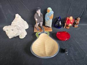 lot 200 image: Vintage Collection of Figurines and Decor Items