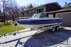 1976 Lund 17' Open Pleasure Stern Drive Boat With Trailer