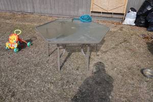 lot 35 image: Outdoor Patio Table