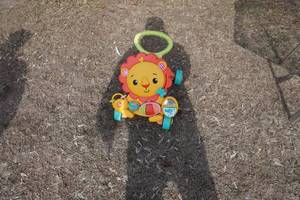 lot 38 image: Small Child Walking Assist Toy
