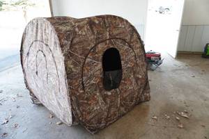 lot 26 image: Rhino Blinds Real Tree Camo Collapsible Hunting Blind