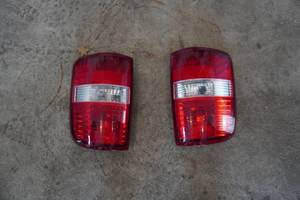 lot 19 image: Set of 2 - 2007 Chevrolet Silverado Tail Lights