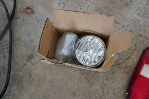 lot 21 image: Autosavor88 Brand Set of 2 Vehicle Flood Lamps