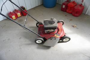 lot 15 image: Murray 2008 Lawn Mower