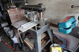 lot 8 image: Black & Decker Deluxe Power Shop Radial Arm Saw