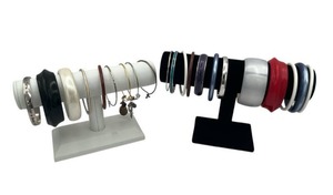 lot 28 image: Vintage Bangle Bracelet Lot