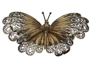 lot 31 image: Vintage 800 Silver and Gold Tone Filigree Butterfly Brooch Pin (16 grams) (2 1316 Wide x 1 12 Tall)