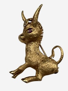 lot 37 image: 14K Yellow Gold Ruby Eyed Donkey Pin Brooch (6.2 grams)