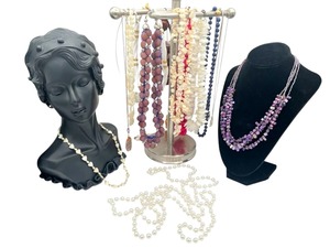 lot 52 image: Wonderful Necklace Lot #2