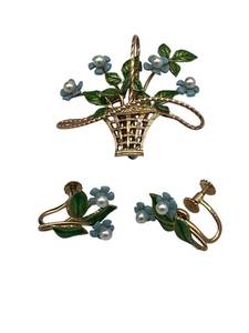 lot 66 image: Rare Vintage Krementz Gold Tone Blue Flower Brooch & Screwback Earrings
