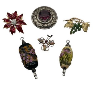 lot 70 image: Wonderful Vintage Brooch Lot including Rare GT Britain Stamped Amethyst BroochKilt Pin, Krementz Brooch and More