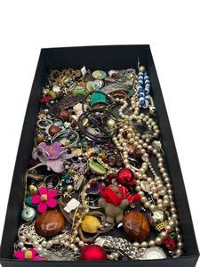 lot 78 image: Assorted Loose Jewelry - Necklaces, Brooches, Earrings, and More