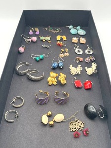 lot 79 image: Vintage Earrings Lot with some Sterling & Turquoise