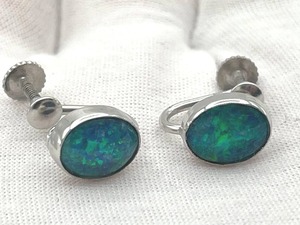 lot 81 image: Beautiful Vintage 14K White Gold & Australian Opal Screwback Earrings (3.7 grams)