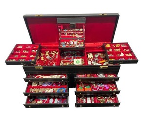 lot 82 image: The Grand Finale Jewelry Collection - Antique, Vintage, and Modern with some Precious Metals