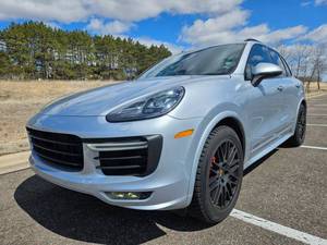 2016 Porsche Cayenne GTS - 1 Owner!!