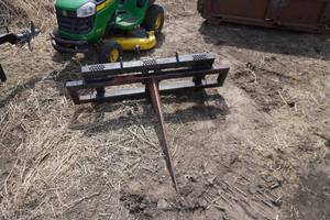 lot 14 image: Universal Mount Bobcat Skid Loader Skid Steer Bale Moving Attachment