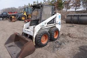 lot 6 image: Late 1980s Bobcat Model 743 Skid Loader Skid Steer