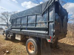 1997 FORD F800 DIESEL, CUMMINS 359, 7 SPEED MANUAL TRANSMISSION