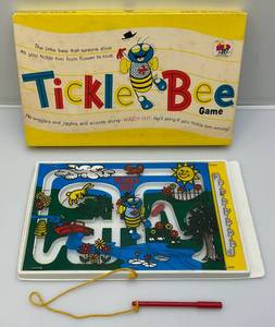 lot 7 image: 1956 SCHAPER Tickle Bee Game (Pre-Owned In Original Box)