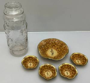 lot 29 image: Misc. Vintage Planters Peanuts Collectibles